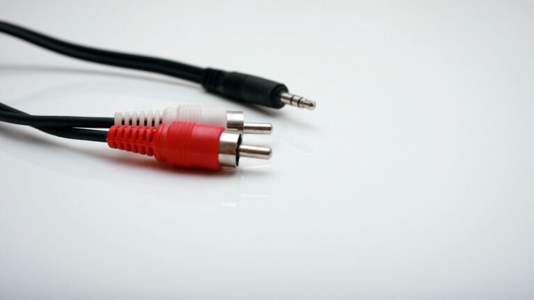 Gros plan sur un câble RCA